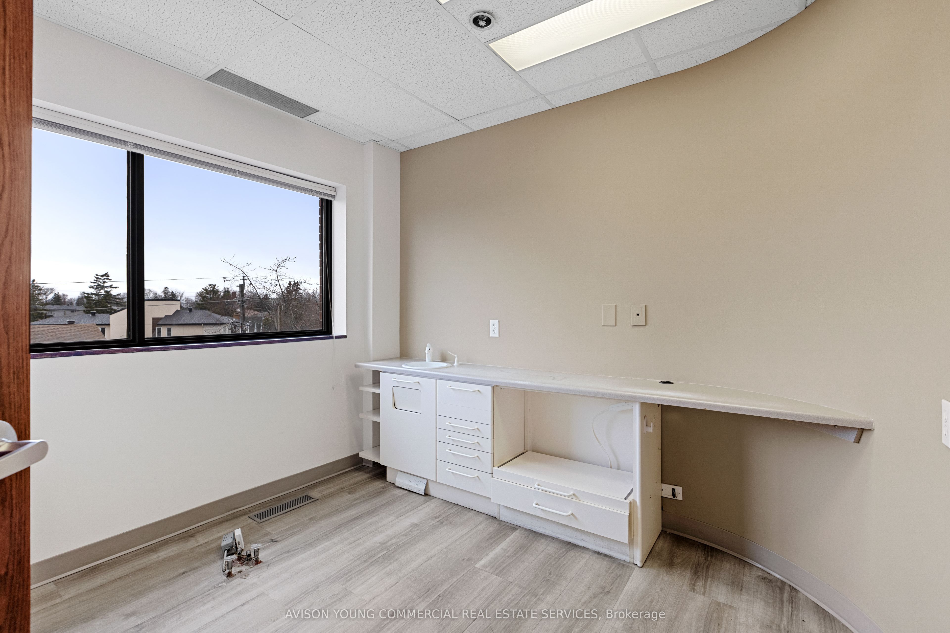 1580 Merivale Rd Property Photo 11