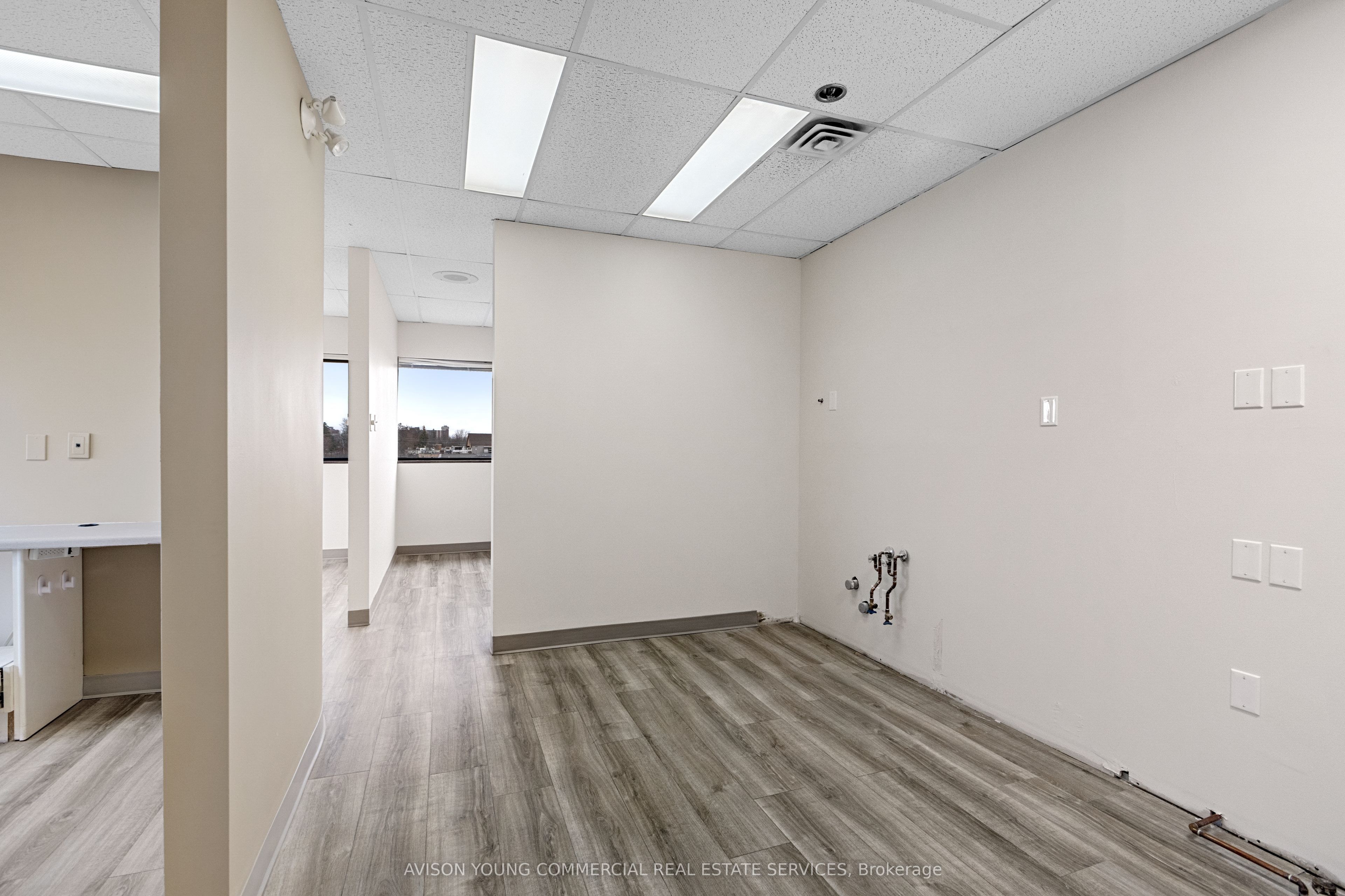 1580 Merivale Rd Property Photo 13