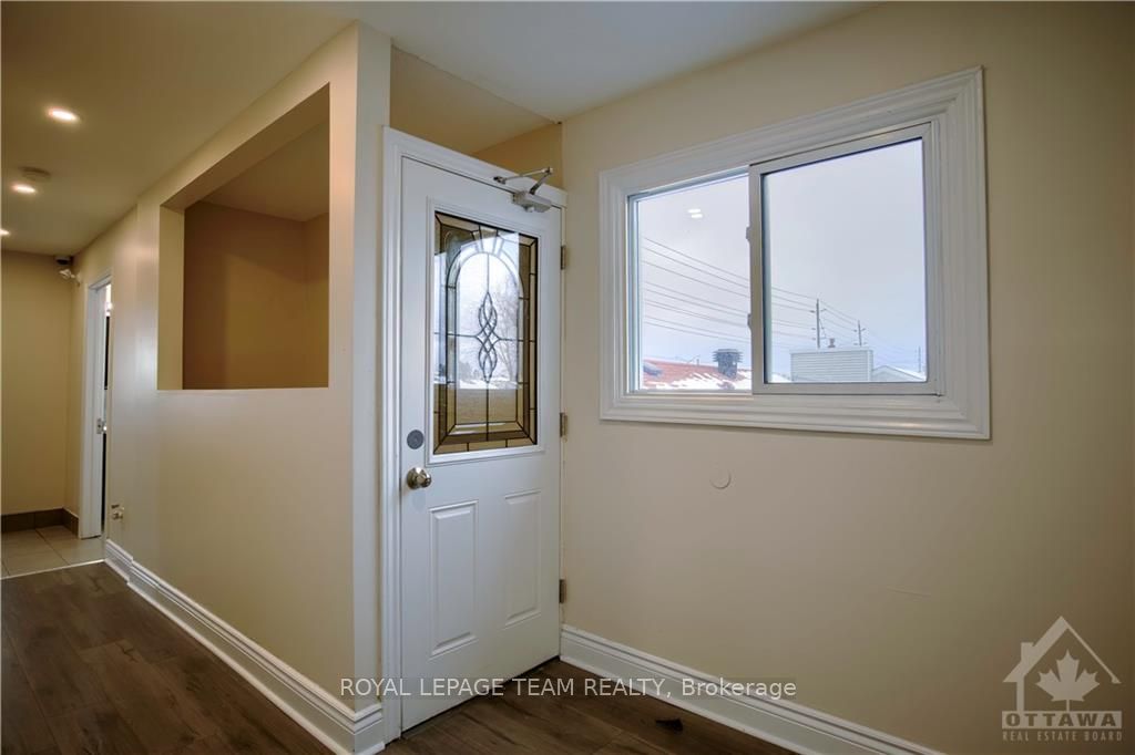 #4 - 1439 Woodroffe Avenue Property Photo 2