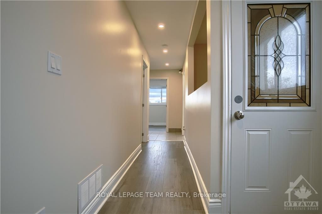 #4 - 1439 Woodroffe Avenue Property Photo 4