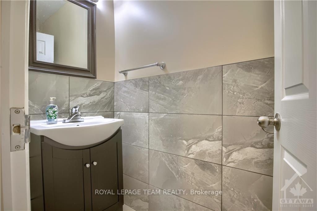 #4 - 1439 Woodroffe Avenue Property Photo 6