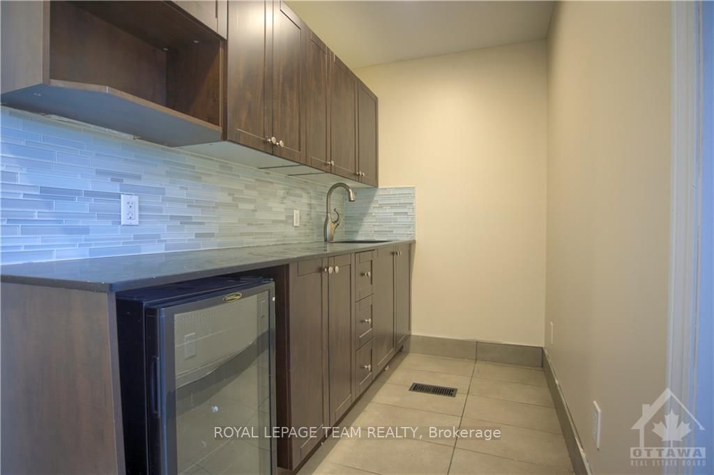 #4 - 1439 Woodroffe Avenue Property Photo 7