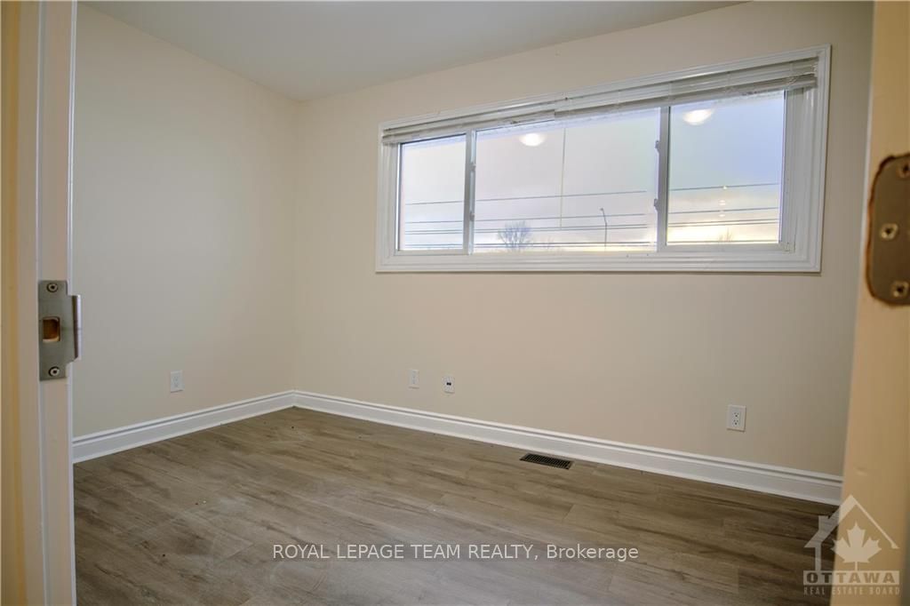 #4 - 1439 Woodroffe Avenue Property Photo 8