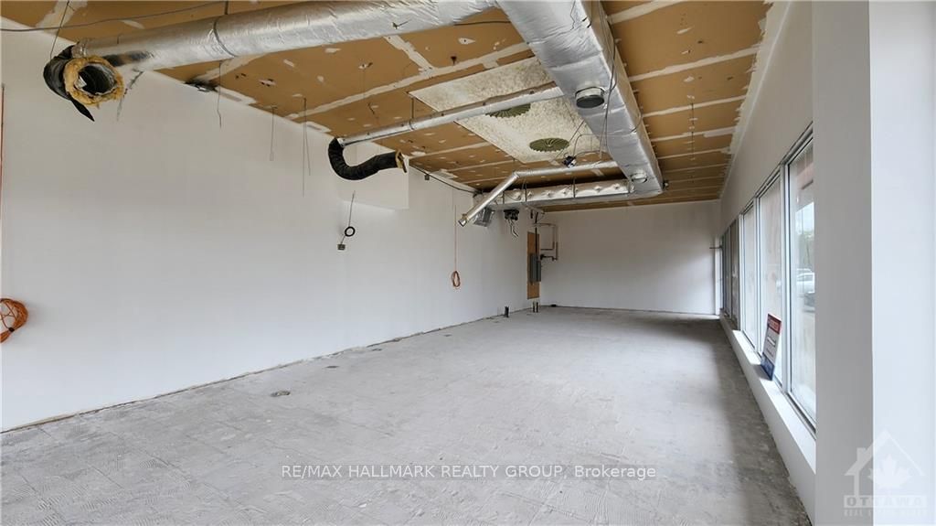 #2 - 1717 Bank Street Property Photo 4