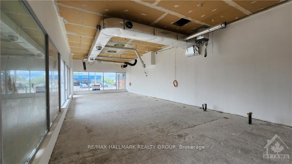 #2 - 1717 Bank Street Property Photo 5