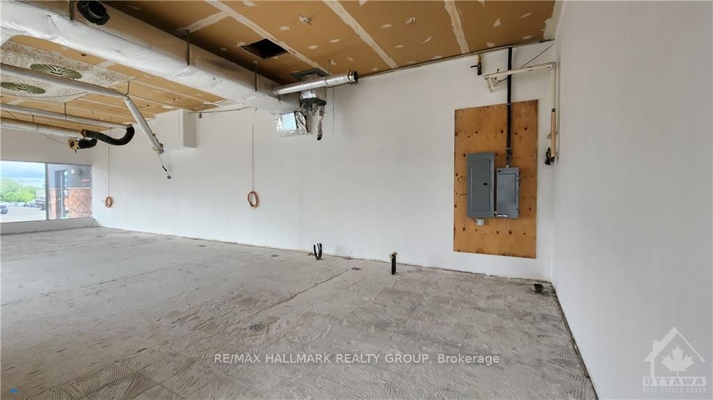#2 - 1717 Bank Street Property Photo 6