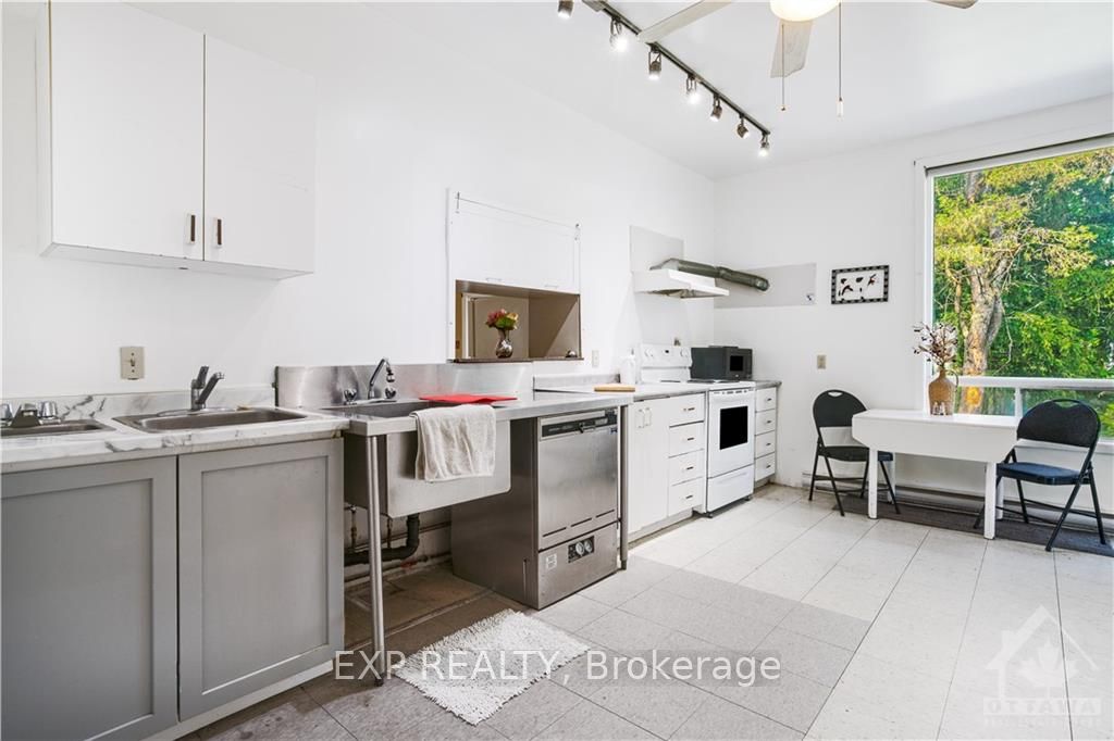 53 Labrosse St Property Photo 29