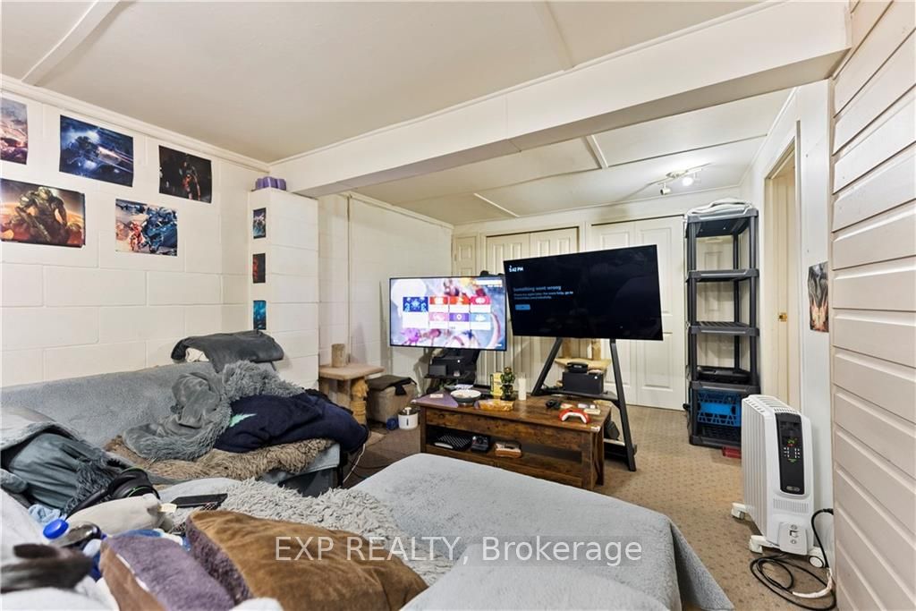 12 Dunn Street Property Photo 23