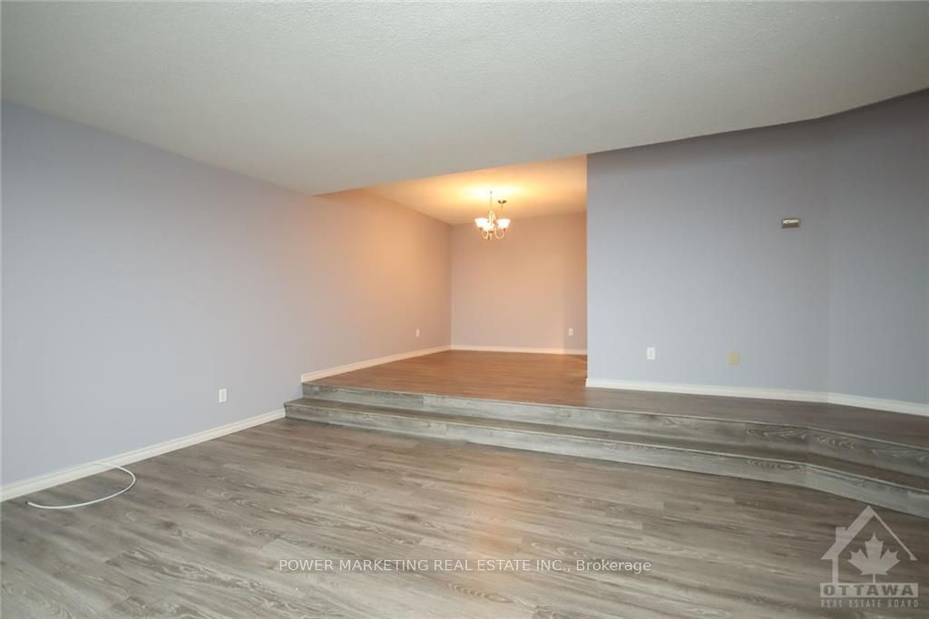 1081 Ambleside Dr Property Photo 2