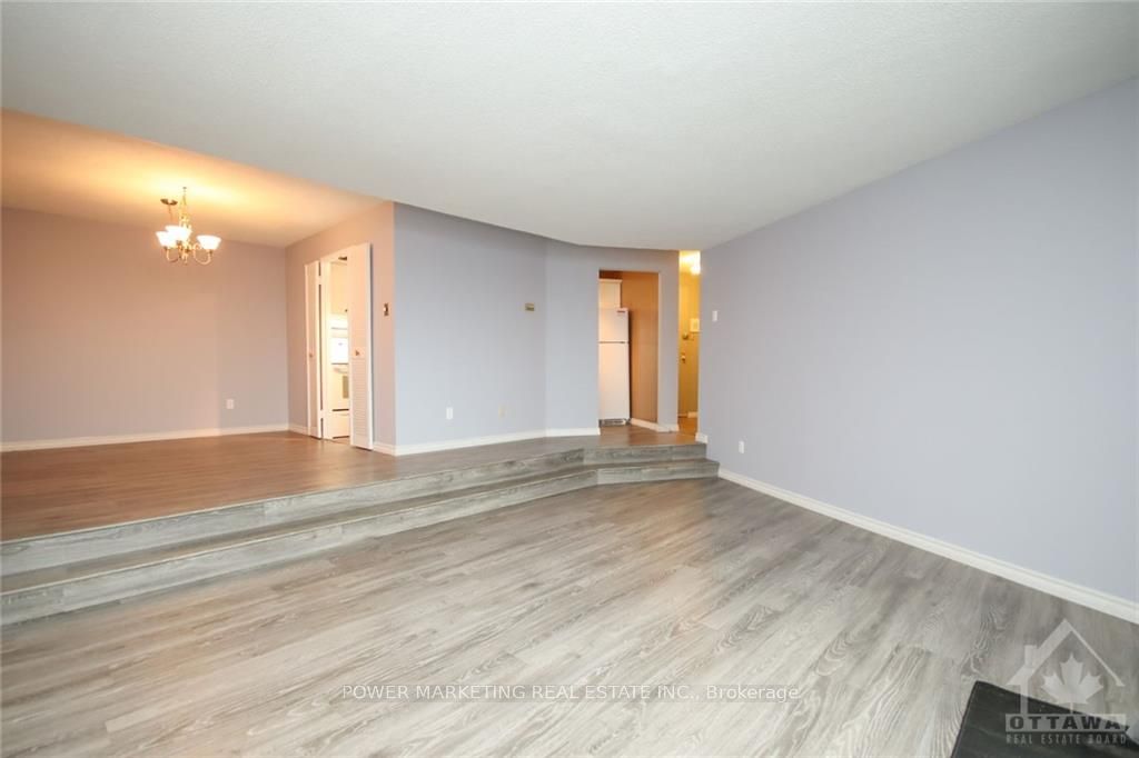 1081 Ambleside Dr Property Photo 3