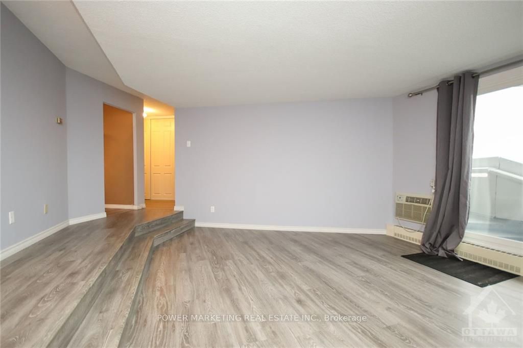 1081 Ambleside Dr Property Photo 4