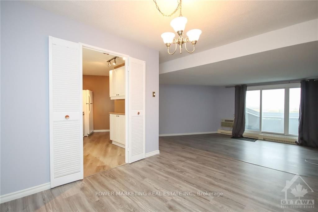 1081 Ambleside Dr Property Photo 5