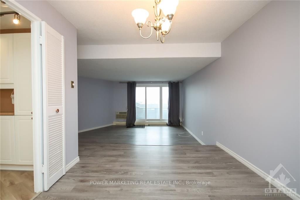 1081 Ambleside Dr Property Photo 6