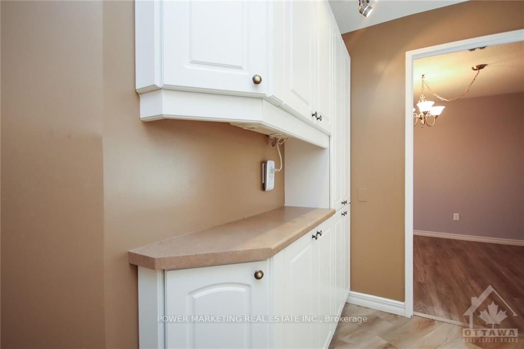 1081 Ambleside Dr Property Photo 10