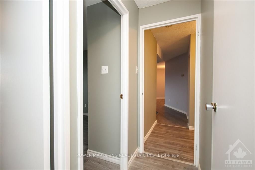 1081 Ambleside Dr Property Photo 11