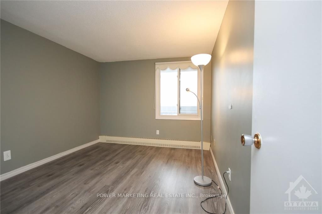 1081 Ambleside Dr Property Photo 13