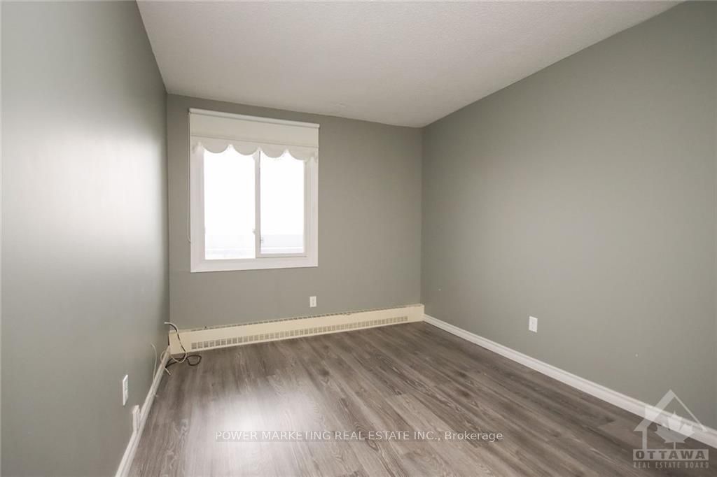 1081 Ambleside Dr Property Photo 15