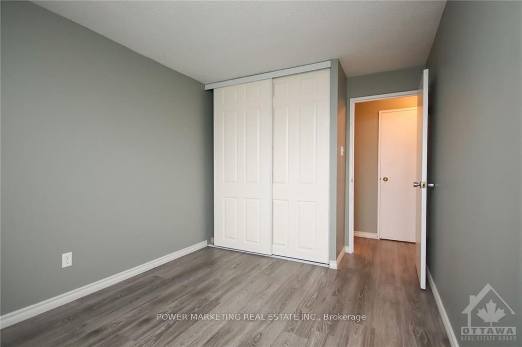 1081 Ambleside Dr Property Photo 16