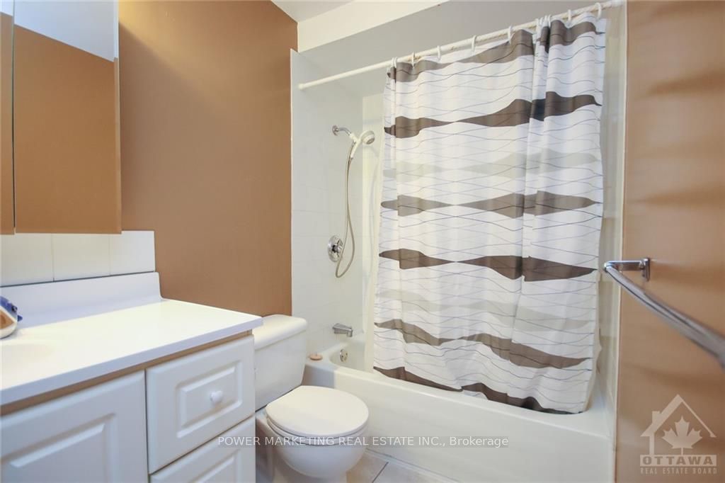 1081 Ambleside Dr Property Photo 17