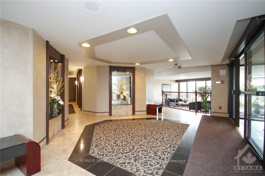 1081 Ambleside Dr Property Photo 24
