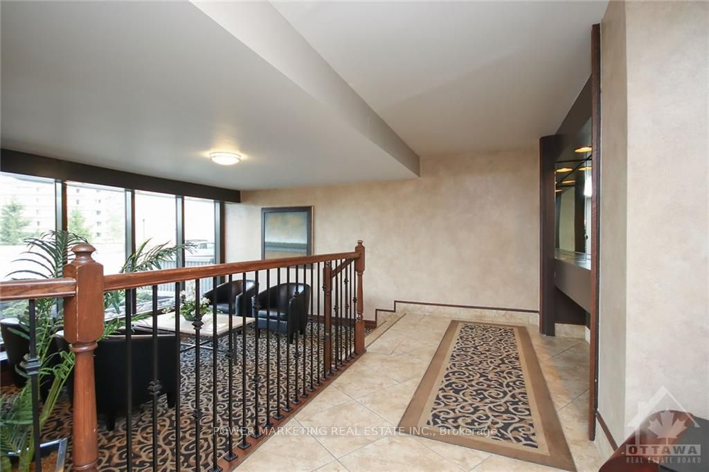 1081 Ambleside Dr Property Photo 25