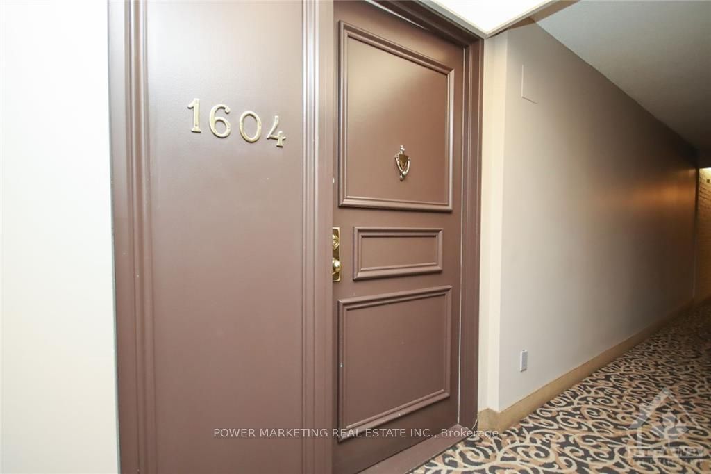 1081 Ambleside Dr Property Photo 27