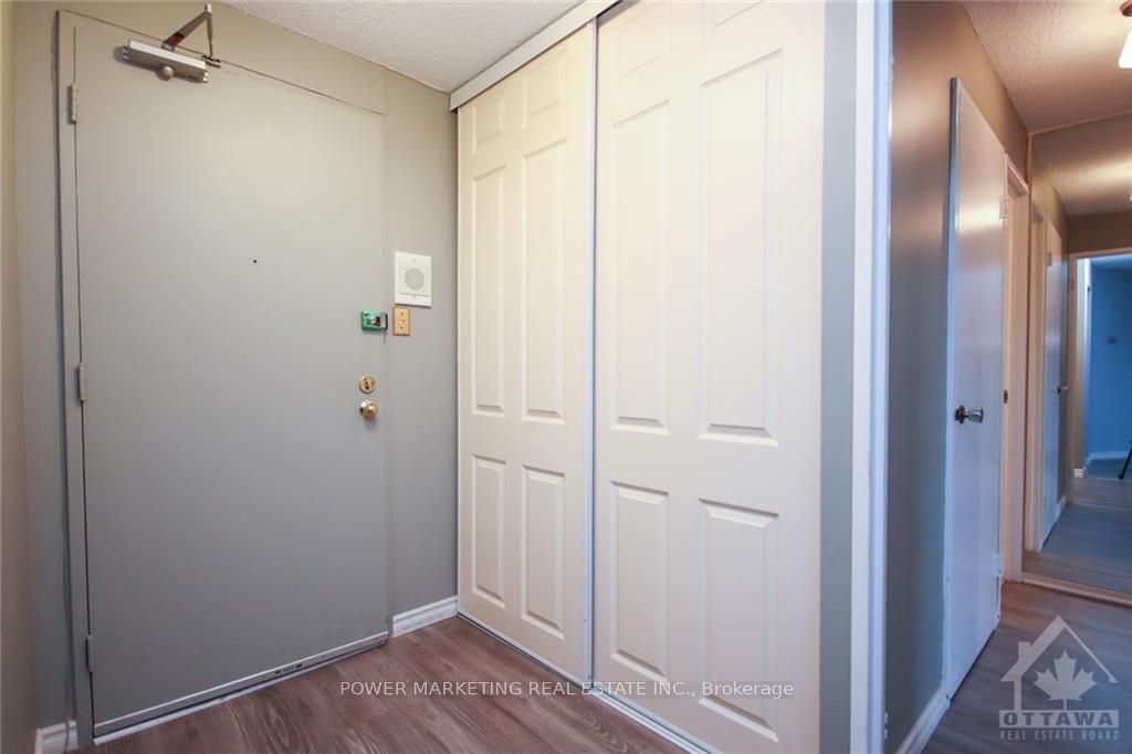1081 Ambleside Dr Property Photo 28