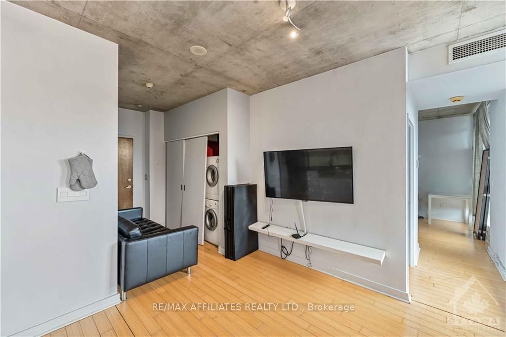 383 Cumberland St Property Photo 13