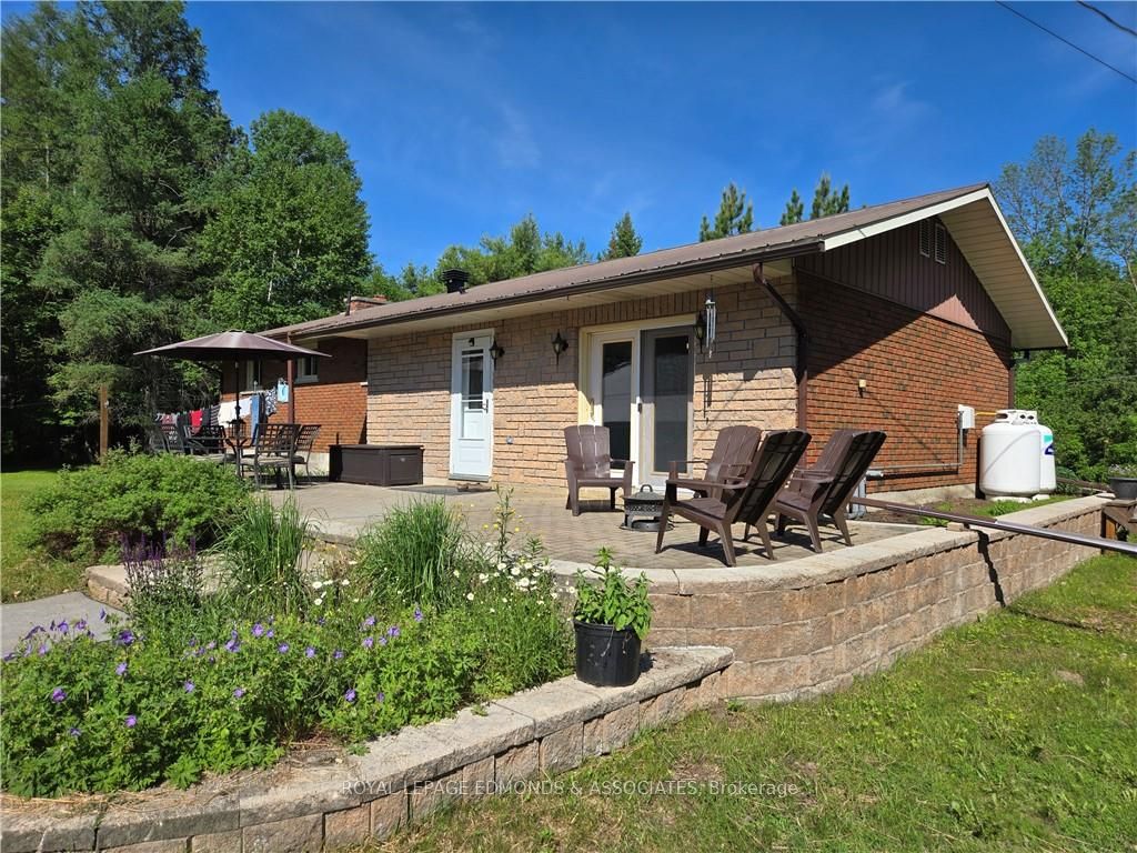 2249 Ross Road Property Photo 3