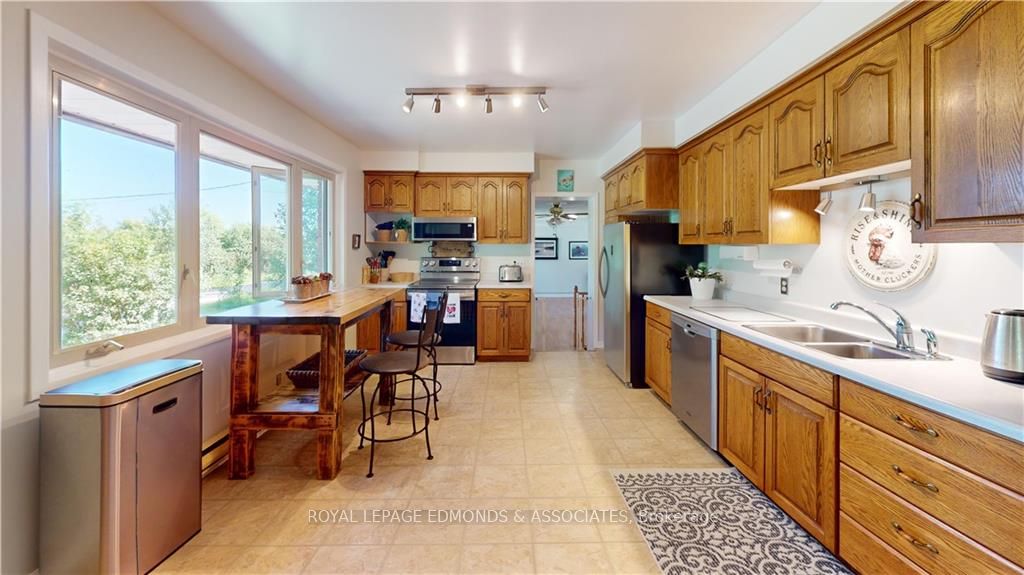 2249 Ross Road Property Photo 17