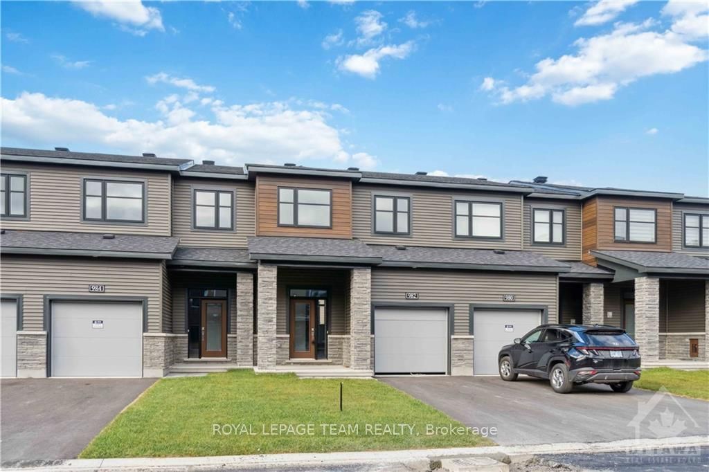 982 ATHENRY Crt Property Photo 1