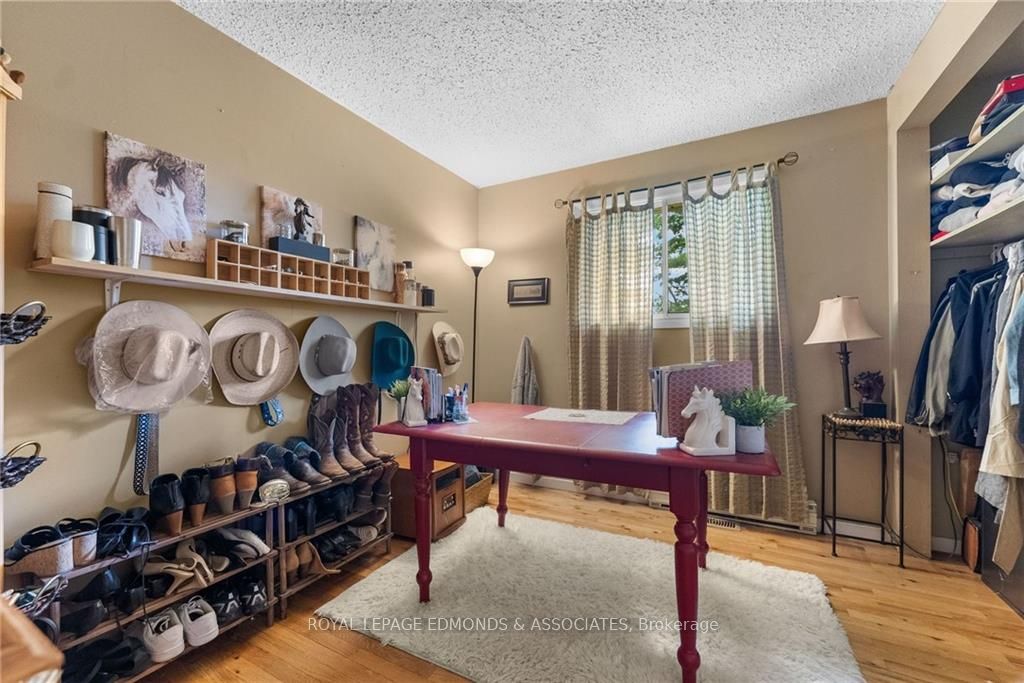 1208 Locksley Rd Property Photo 4