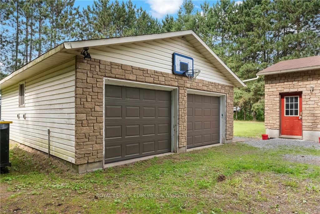 1208 Locksley Rd Property Photo 10