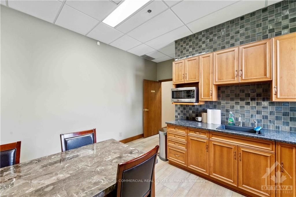 42 Colonnade Rd Property Photo 5