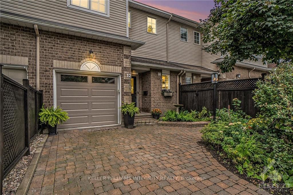 12 RIVERBANK Crt Property Photo 1