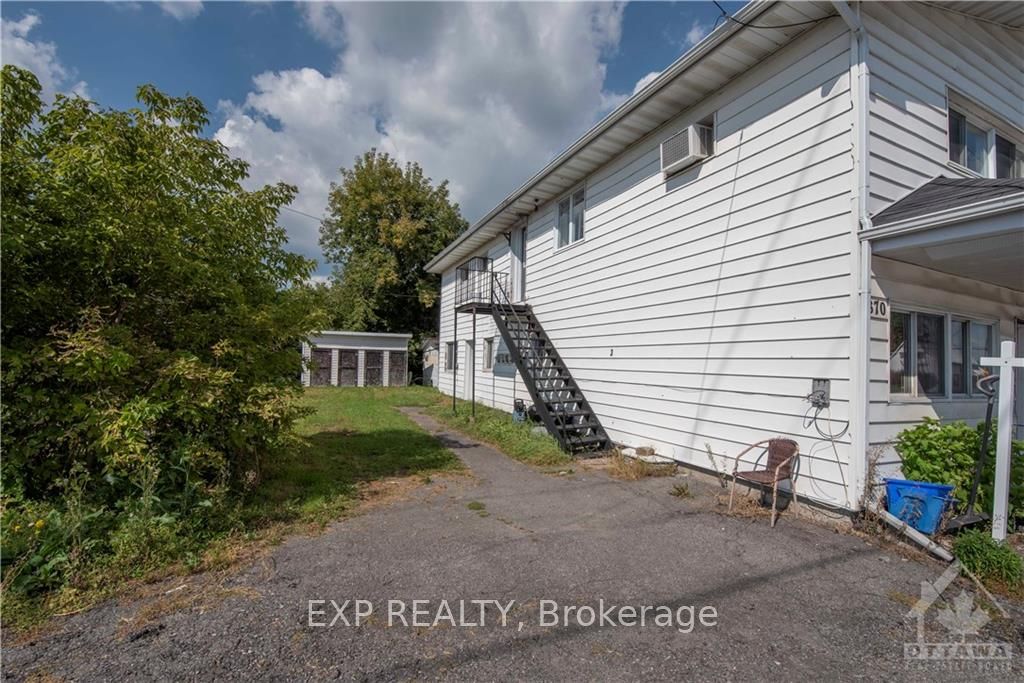 2870 Colonial Road Property Photo 5