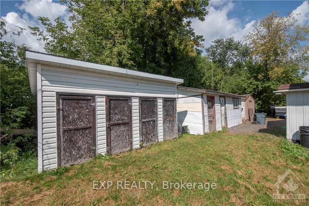 2870 Colonial Road Property Photo 8