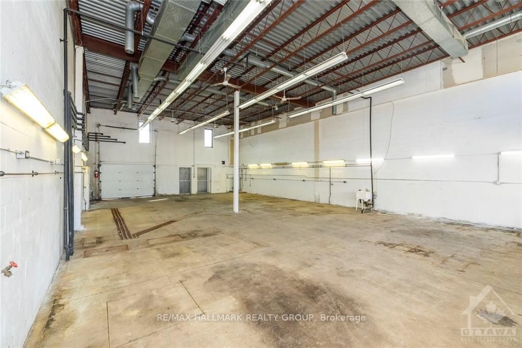 1439 Youville Dr Property Photo 15