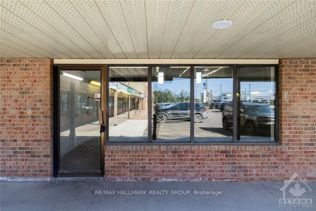 1439 Youville Dr Property Photo 25