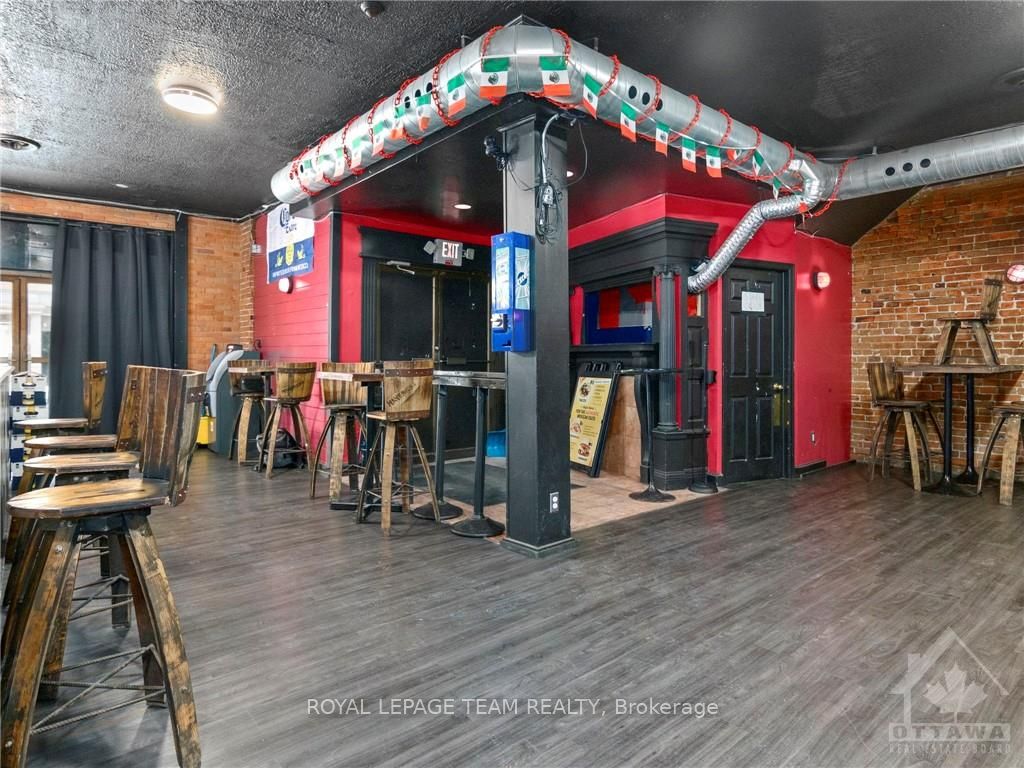221 Rideau St Property Photo 4