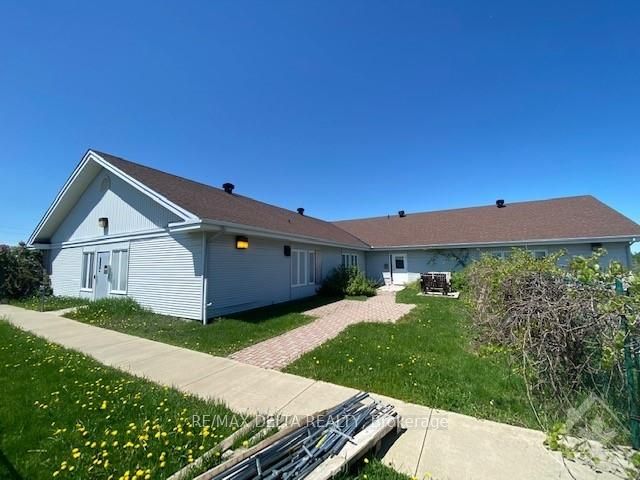 41 Racine St Property Photo 9