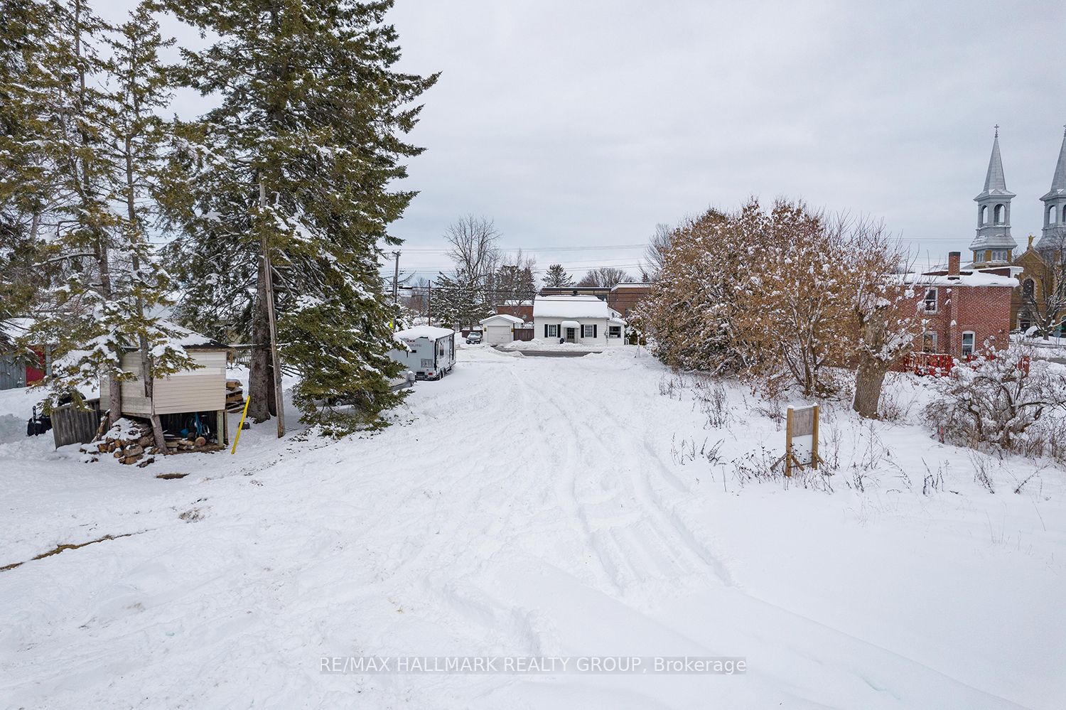 #4 - 3748 Champlain Street Property Photo 3