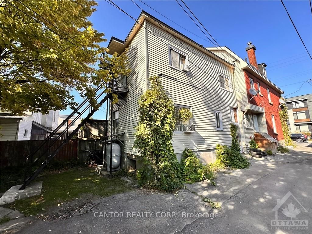 356 Booth St Property Photo 3
