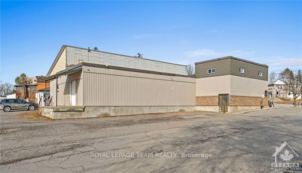 433 Donald B Munro Drive Property Photo 3