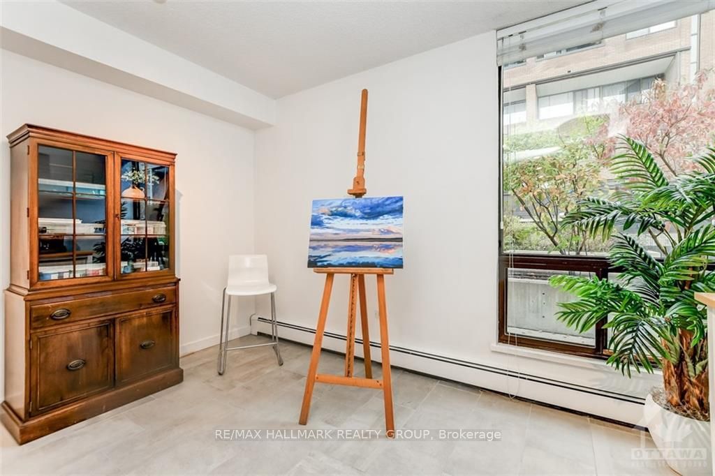 525 St Laurent Blvd Property Photo 3