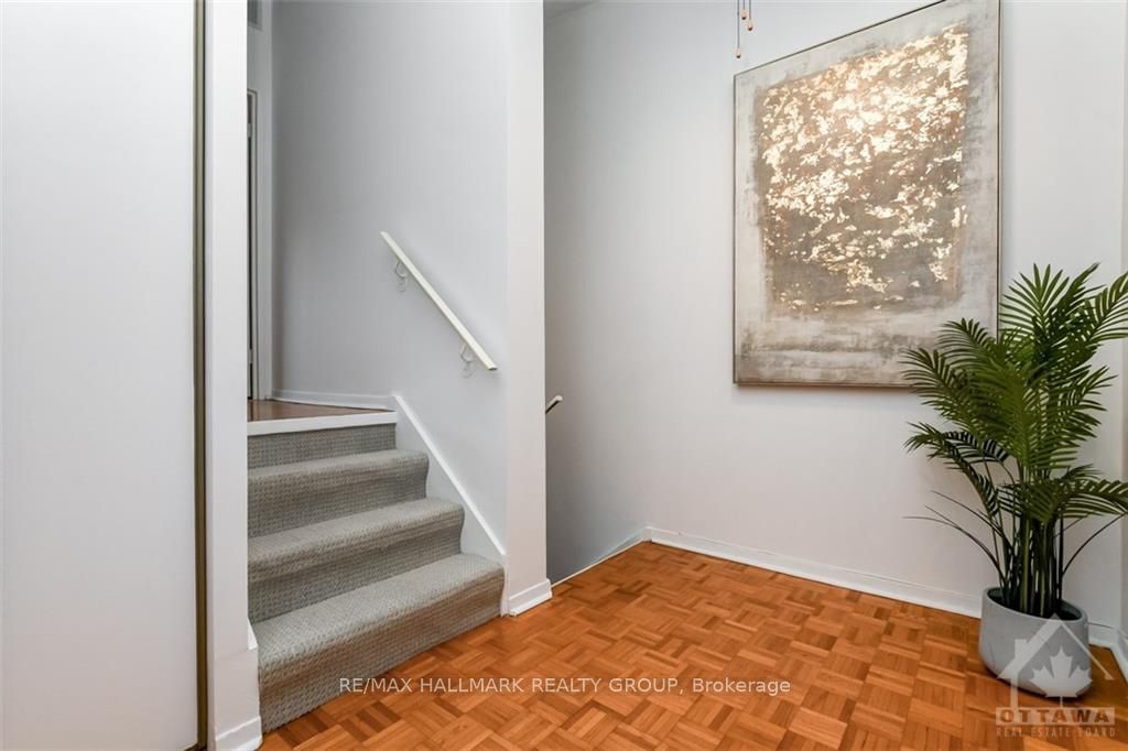 525 St Laurent Blvd Property Photo 5