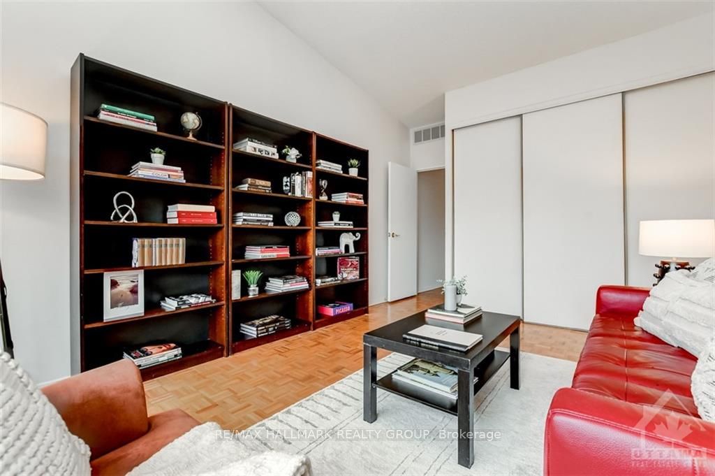 525 St Laurent Blvd Property Photo 7