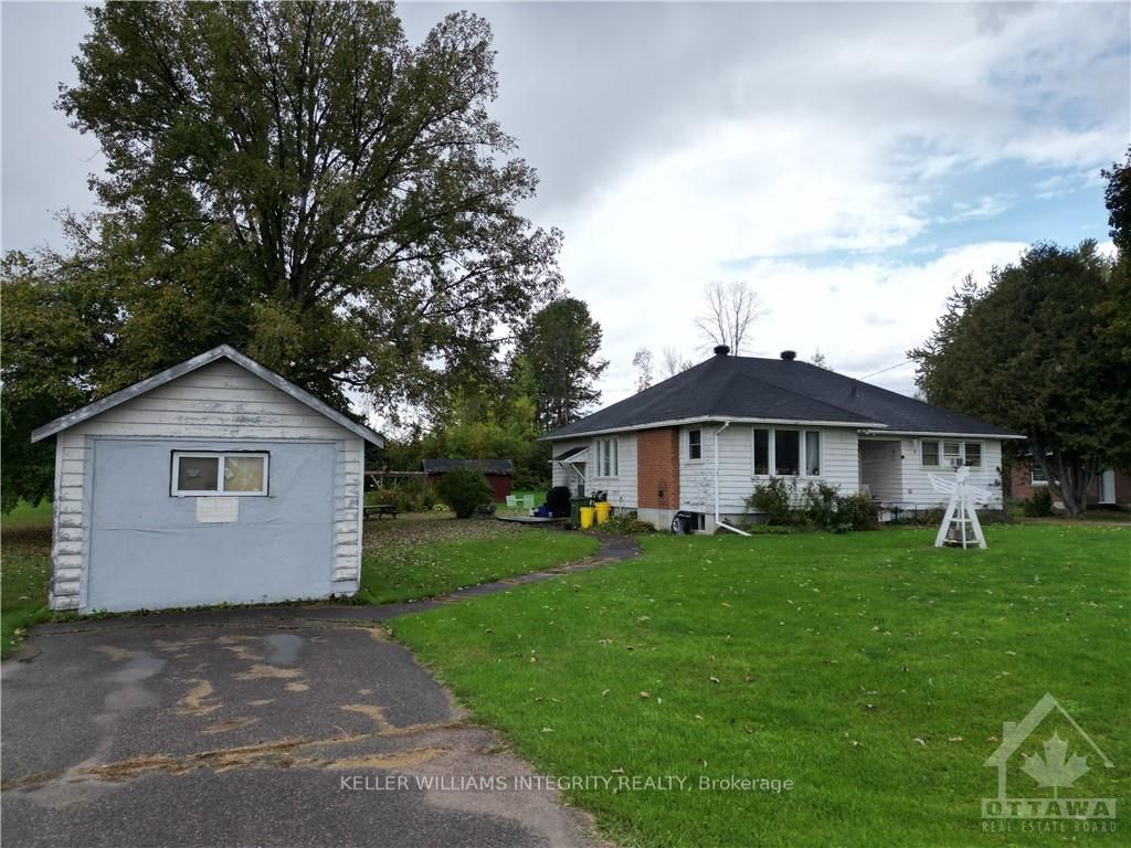 1116 Pembroke St E Property Photo 4