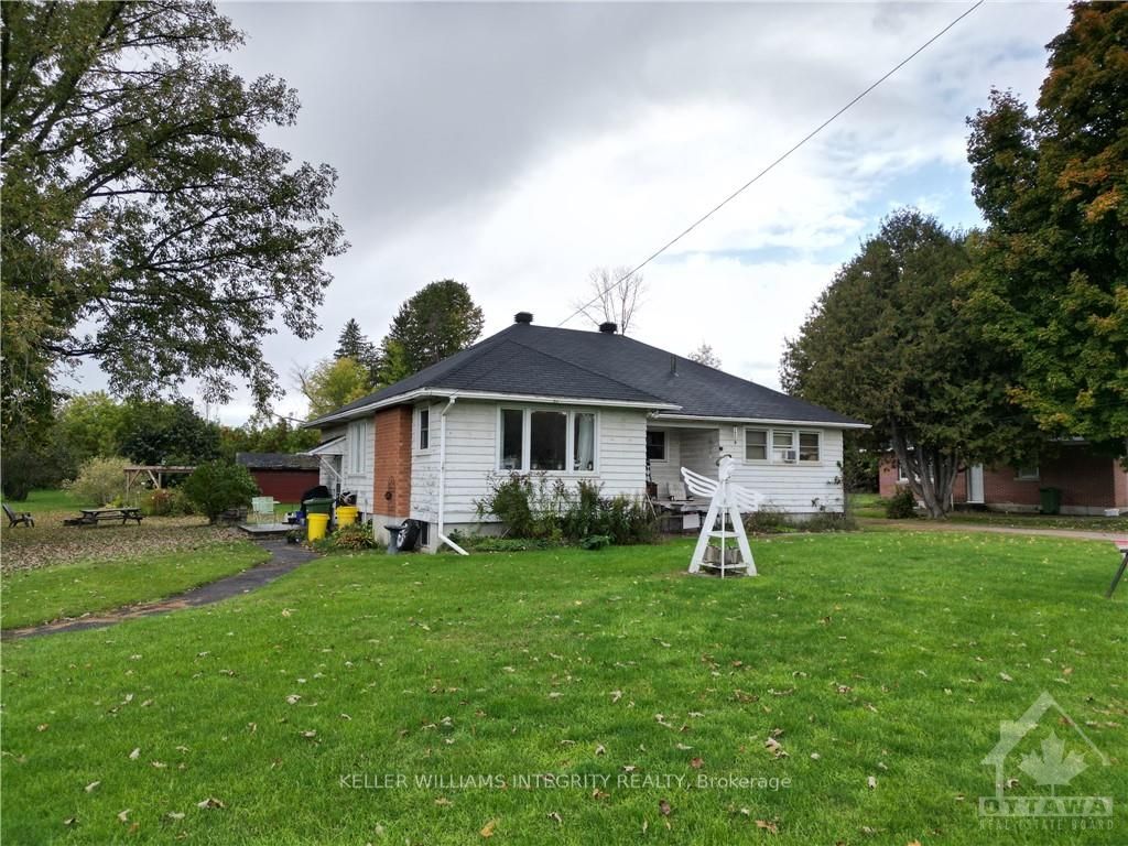 1116 Pembroke St E Property Photo 5