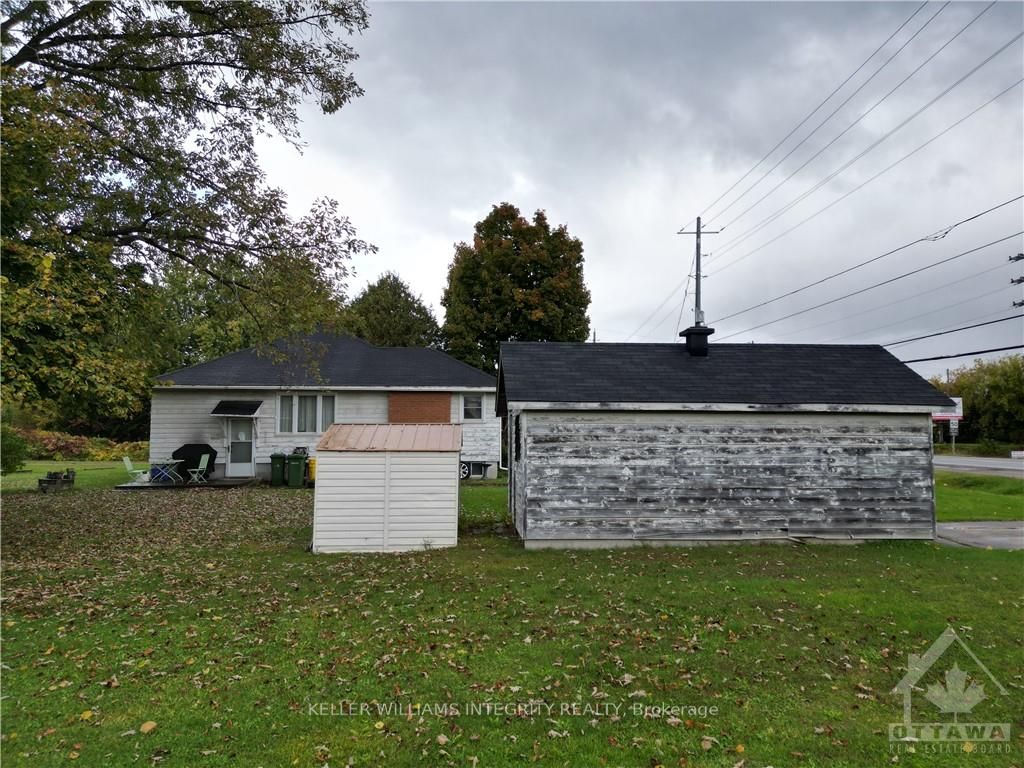 1116 Pembroke St E Property Photo 6